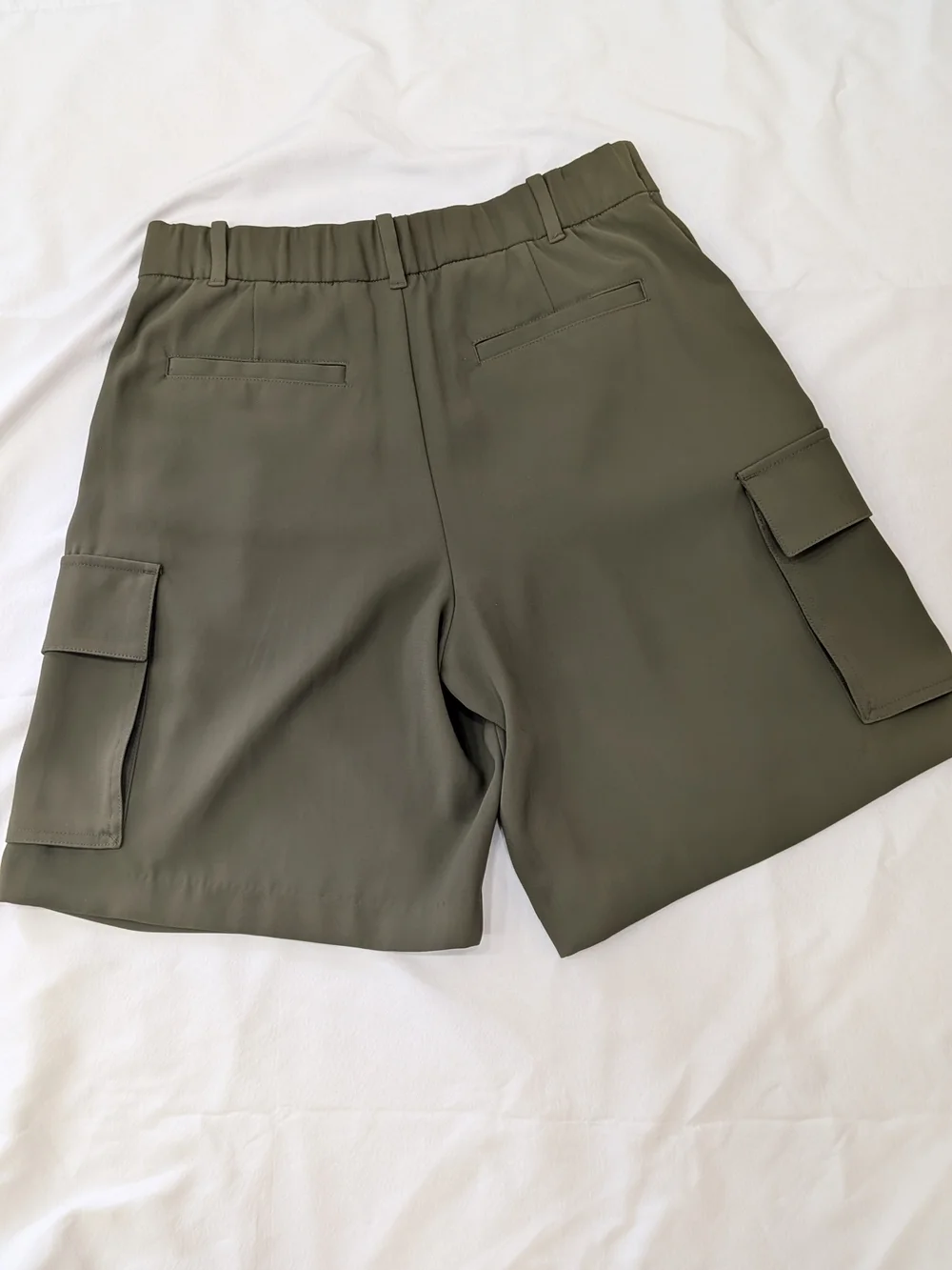 GAP High Rise Twill Pleated Olive Flowy Bermuda Utility Cargo Shorts for Women